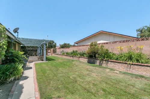 222 Condor Dr, Rialto CA  92377-4718 exterior