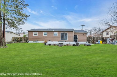 5 Wyoming Dr, Jackson Twp NJ  08527-1548 exterior