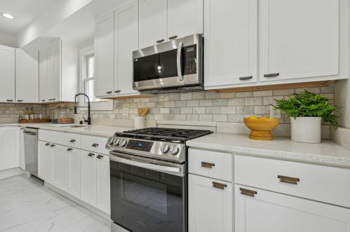 2750 Murray Ave, Milwaukee WI  53211-3645 exterior