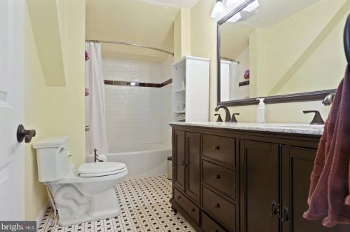 883 Walnut St, Lemoyne PA  17043-1556 exterior