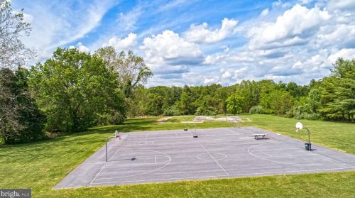 467 Freeze Rd, Linden VA  22642-5527 exterior