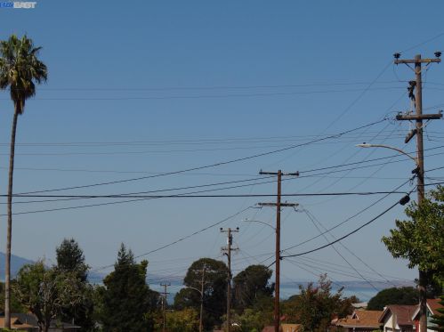 2709 Shamrock Dr, Richmond CA  94806-1524 exterior