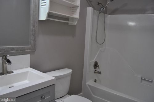 1912 Silver Ct, Trenton NJ 08690-3531 exterior