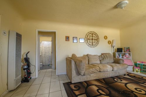 1330 Thomas St, Modesto CA  95351-3430 exterior