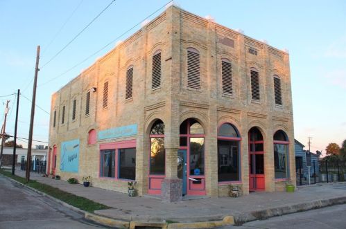 456 Commerce St, Palacios, TX 77465-5444