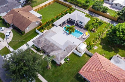 235 6th St, Dania Beach FL  33004-4147 exterior