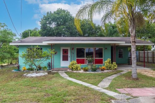 218 1st St, Dundee, FL 33838-0040