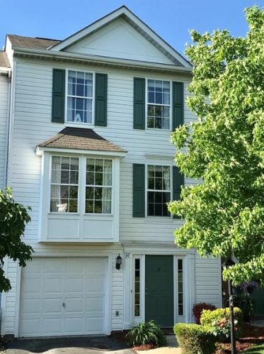 44 Links Dr, New Castle, PA 16101-6271