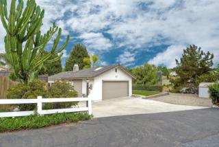 850 Hampton Ct, Vista, CA 92081-6709