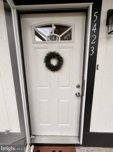5423 Crossrail Dr, Springfield VA  22015-1814 exterior