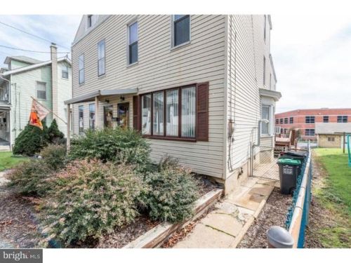 69 Pottsville St, West Cressona, PA 17929-1217
