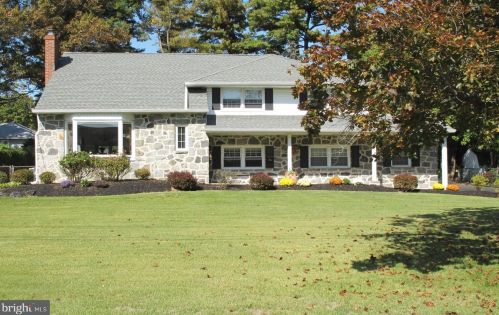 207 Sussex Dr, Riverton, NJ 08077-3836