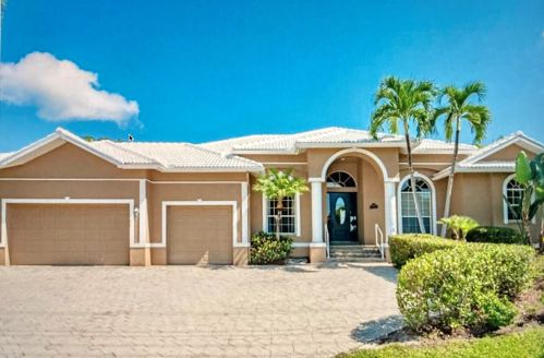 1188 Winterberry Dr, Marco Island, FL 34145-5400
