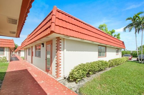 7 Seville A, Delray Beach FL  33446-2115 exterior