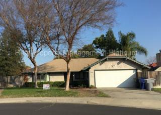 1131 Filbert Ave, Clovis CA  93611-6212 exterior