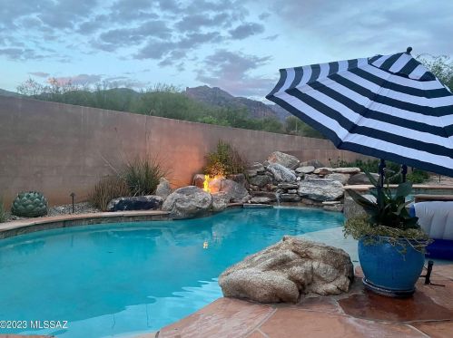 7422 Mystic Cyn Dr, Tucson AZ 85718-7805 exterior