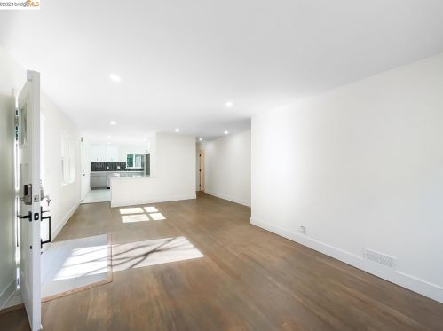 1451 Crestwood Dr, San Bruno CA  94066-1907 exterior