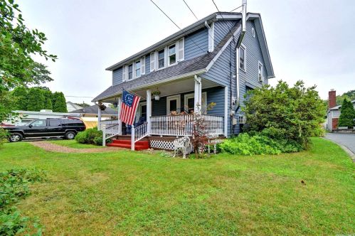 311 1st St, Elwood, NY 11731-2913