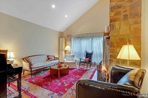 97 Suleski Ct, Mahwah NJ  07430-2961 exterior