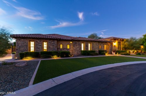 2472 Robin Ct, Gilbert, AZ 85296-2104