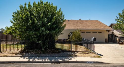 14354 Manzanita Rd, Victorville, CA 92395-4523