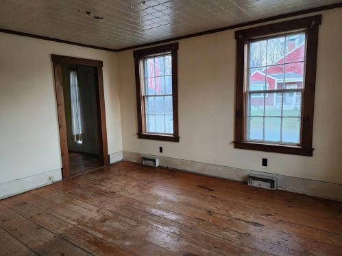 9 Hampstead Rd, Danville NH  03819-5100 exterior