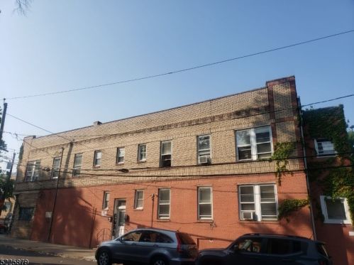 470 Union Ave, Irvington NJ  07111-2837 exterior