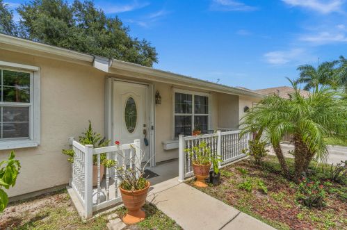 541 Crescent Ave, Fort Pierce, FL 34984-4765