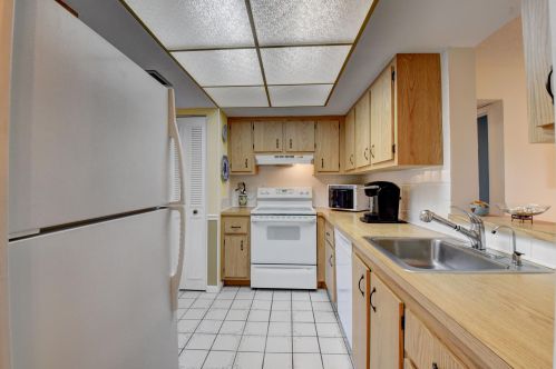 14823 Cumberland Dr, Delray Beach, FL 33446-3507