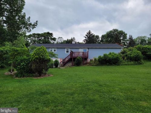 1417 Wind Hill Rd, Coopersburg, PA 18036-3206