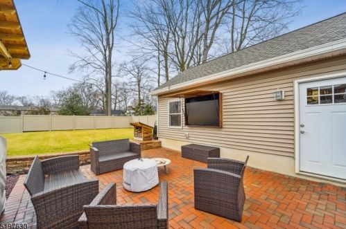 83 Mcnomee St, Oakland NJ  07436-2609 exterior