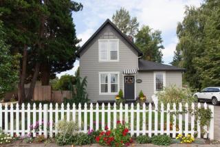 314 16th St, Puyallup, WA 98371-5236