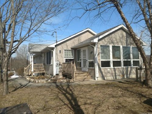 2 Wyandotte Ave, Highland Falls, NY 10928-1307
