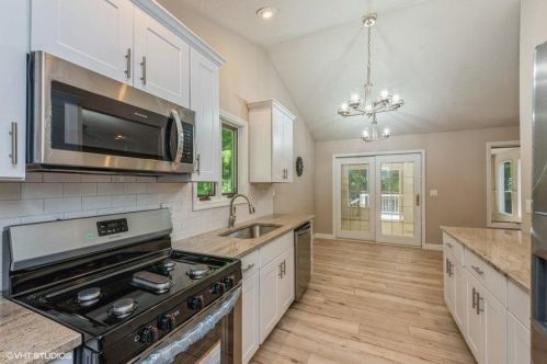 1404 Bartz Rd, Valpo IN  46383-6951 exterior