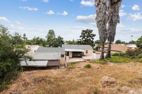 7231 Blackton Dr, La Mesa CA 91941-7560 exterior