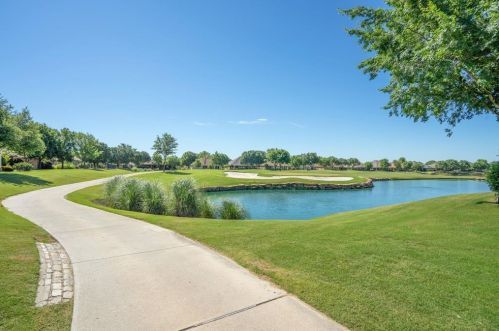 10825 Southerland Dr, Denton TX  76207-8683 exterior