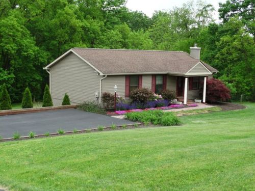 726 Manor Rd, Marsh, PA 19520-9473