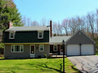 836 East St, Hebron, CT 06248-1011