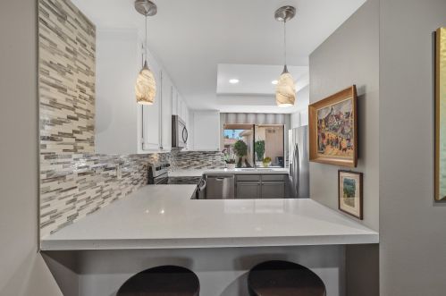 24 Palma Dr, Rancho Mirage CA  92270-3878 exterior