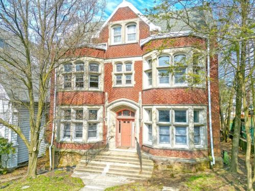 231 2nd St, Coaldale, PA 18218-1502