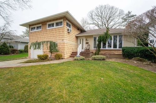 589 Richmond Rd, Hempstead, NY 11554-2231