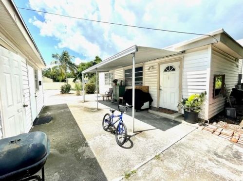 6514 Garden Ave, West Palm Beach FL  33405-4214 exterior