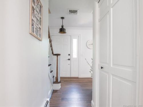 29 Carriage House Dr, Danbury CT  06810-8206 exterior