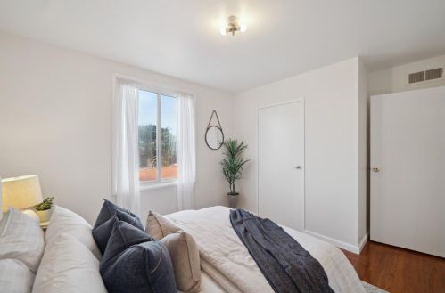 667 Skyline Dr, Daly City CA  94015-4622 exterior