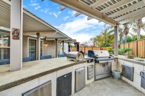 585 Topeka Ln, Vacaville CA 95687-4353 exterior