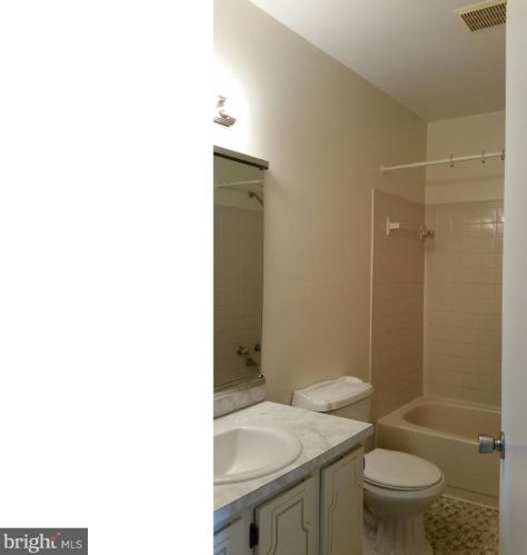 43 Saint George Ter, Bear DE  19701-1091 exterior