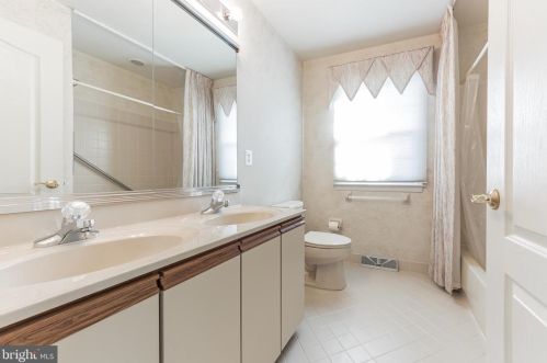 316 Centennial Dr, Blue Bell PA  19422-3219 exterior