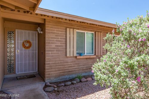 1401 Desert Crest Dr, Tucson, AZ 85713-1004