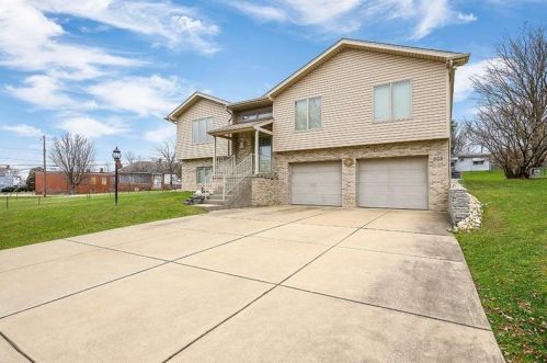 204 Margaret Ave, Jeannette, PA 15644-3033