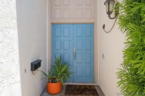 18011 Sencillo Dr, San Diego, CA 92128-1322
